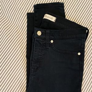 Madewell 9” black skinny jeans // size 28
